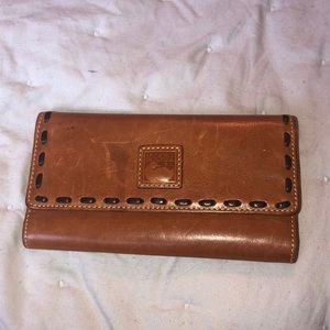 Dooney and bourke wallet🤎